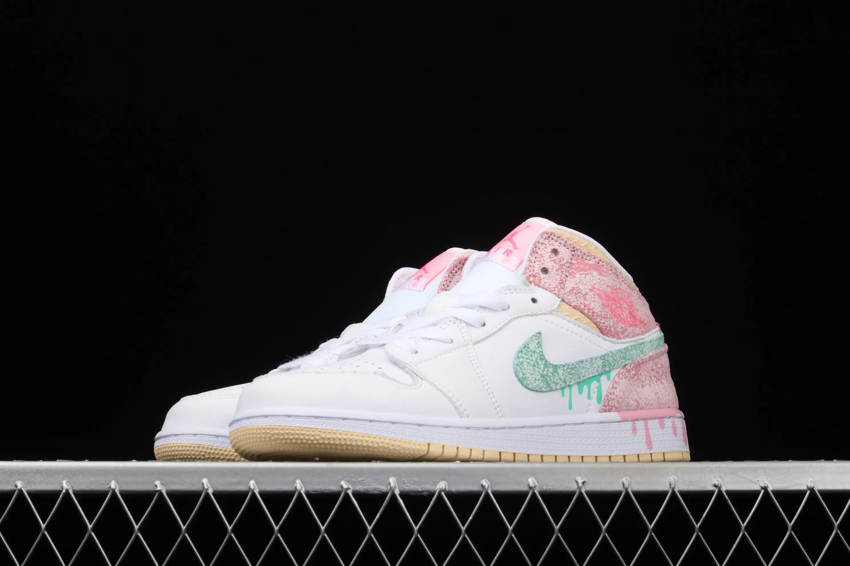 All categories Air Jordan Jordan series basketball shoes Air Jordan 1 Mid Air Jordan 1 Mid GS AJ1 Joe 1 Ice Cream Zhongbang Basketball Shoes DD1666-100